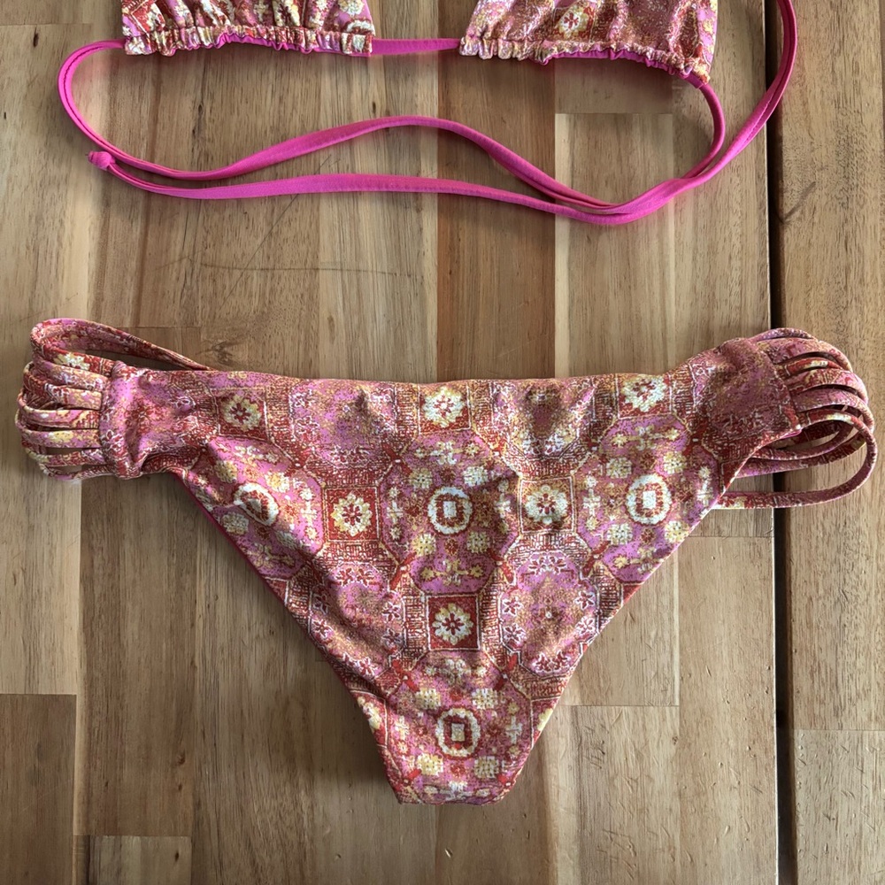 Frankie’s Bikinis Set - Picture 7 of 11
